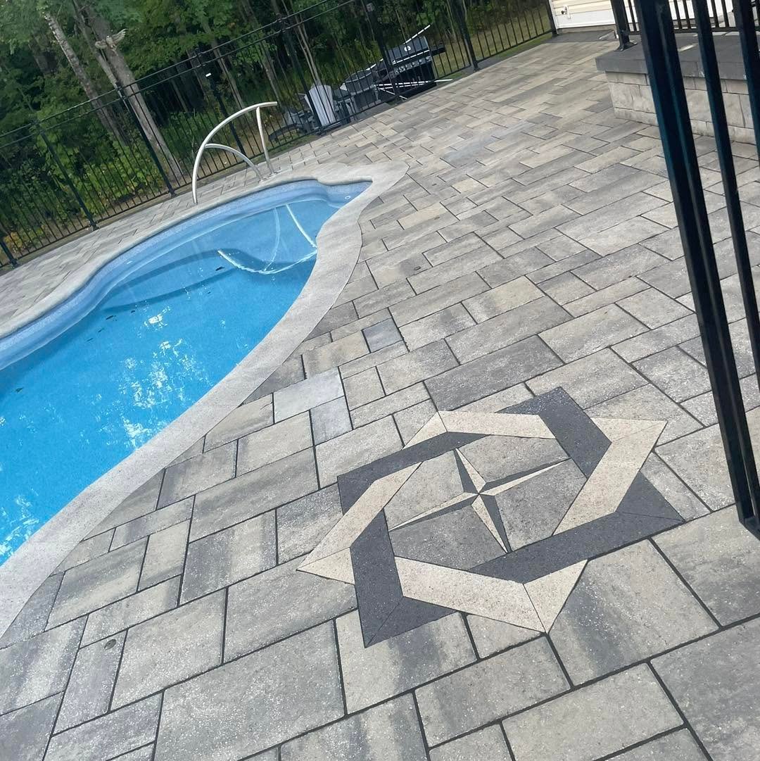 Pool surround with a decorative contrasting paver detail